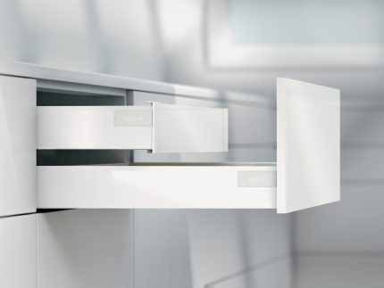 Blum Silk White TANDEMBOX Antaro With BLUMOTION 30 Kg Capacity Inner Drawer - Height M (83 mm)