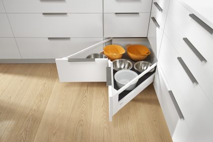 Blum Space Corner TANDEMBOX Antaro with BLUMOTION 65 Kg Capacity Drawer - Height M (83 mm)