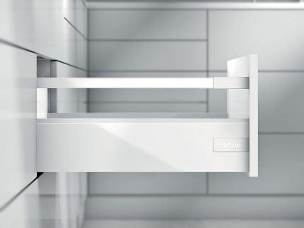 Blum Stainless Steel TANDEMBOX Antaro With BLUMOTION 30 Kg Capacity - Height M (83 mm)