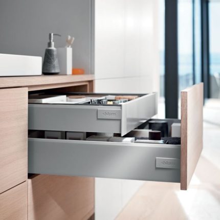 Blum Grey TANDEMBOX Antaro With BLUMOTION 30 Kg Capacity Inner Drawer - Height M (83 mm)
